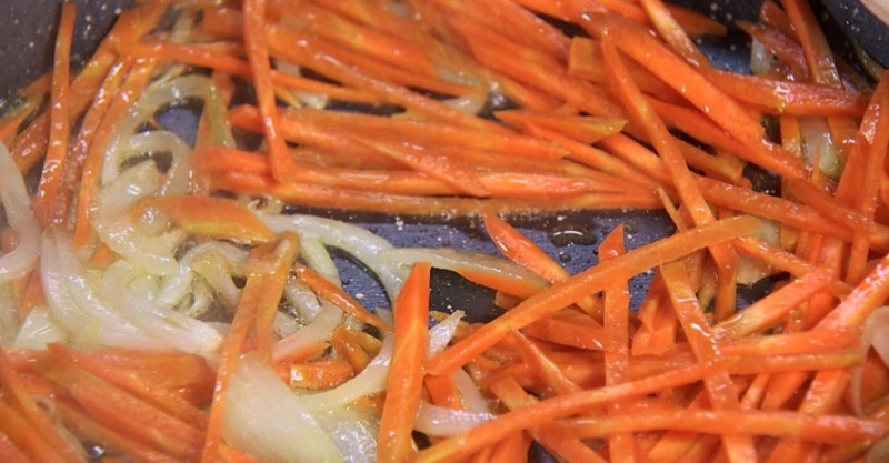 Салат с фасолью, грибами и овощами