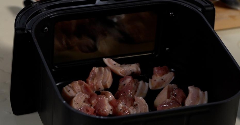 Запечёная свиная грудинка с овощами