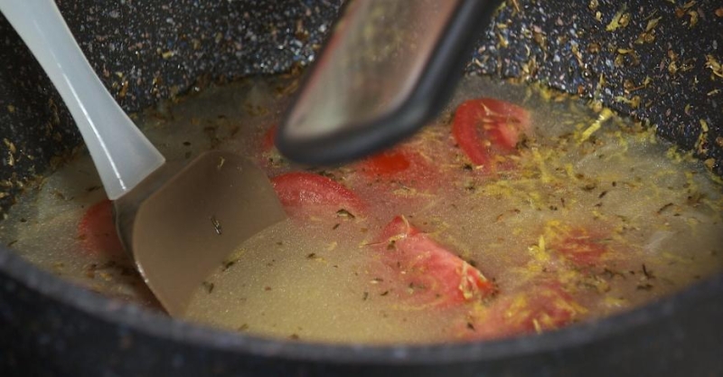 Курица по-гречески с питой