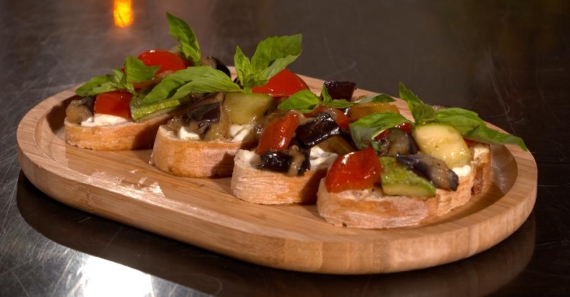 Брускетты с овощами