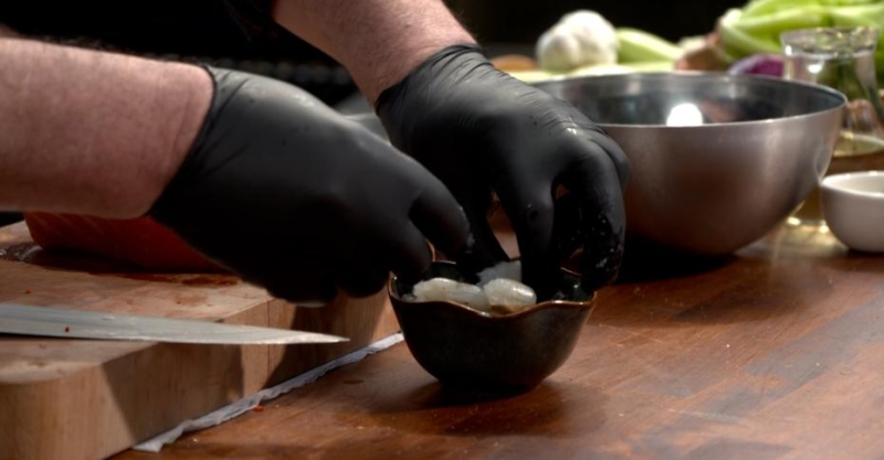 Бургер и «бабочка» из форели