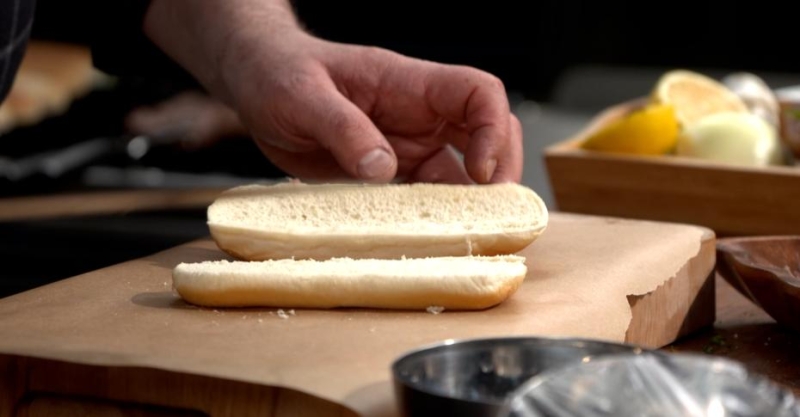 Лонгеры с кебабом и свиной «змейкой»