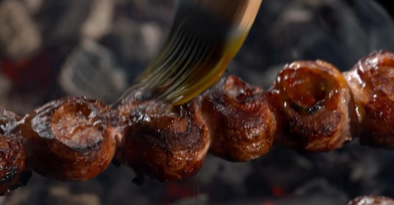 Глазированные медальоны и салат