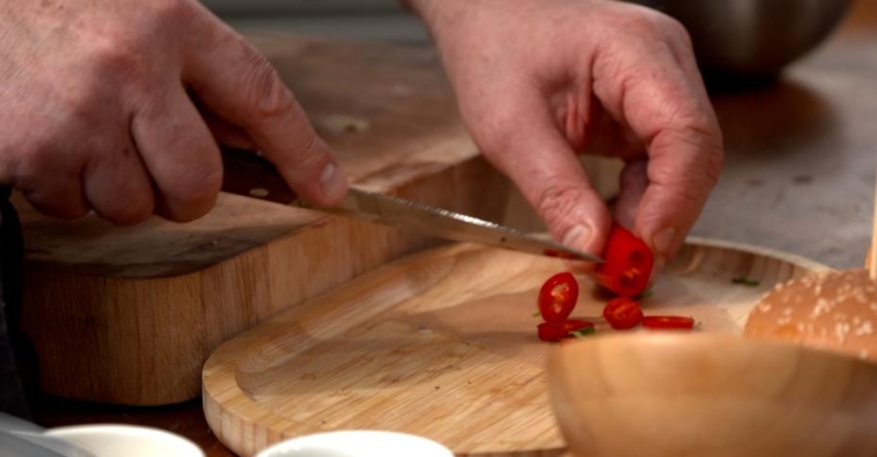 Бургеры с манго, оджахури и баранина с наршарабом