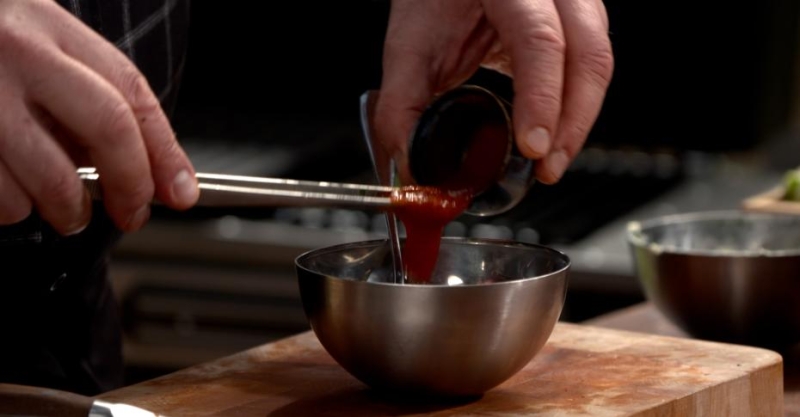 Бургер и «бабочка» из форели