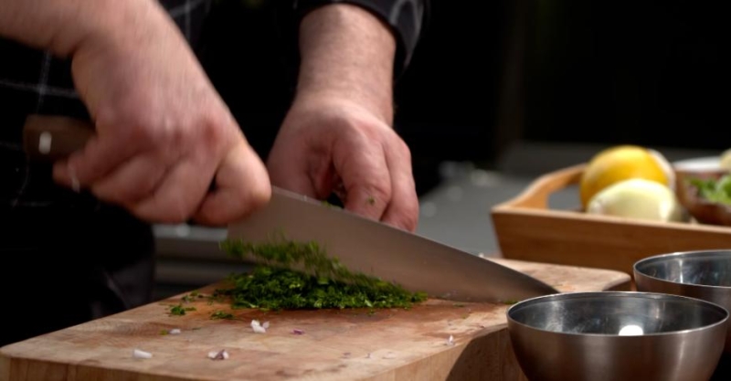 Лонгеры с кебабом и свиной «змейкой»