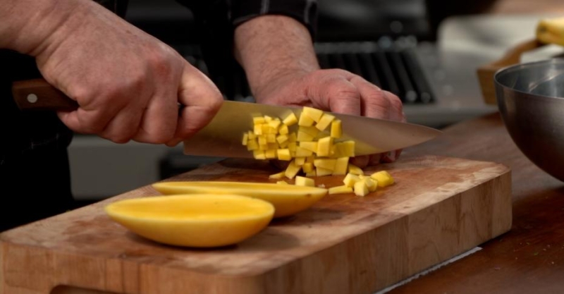 Бургеры с манго, оджахури и баранина с наршарабом