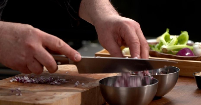Лонгеры с кебабом и свиной «змейкой»