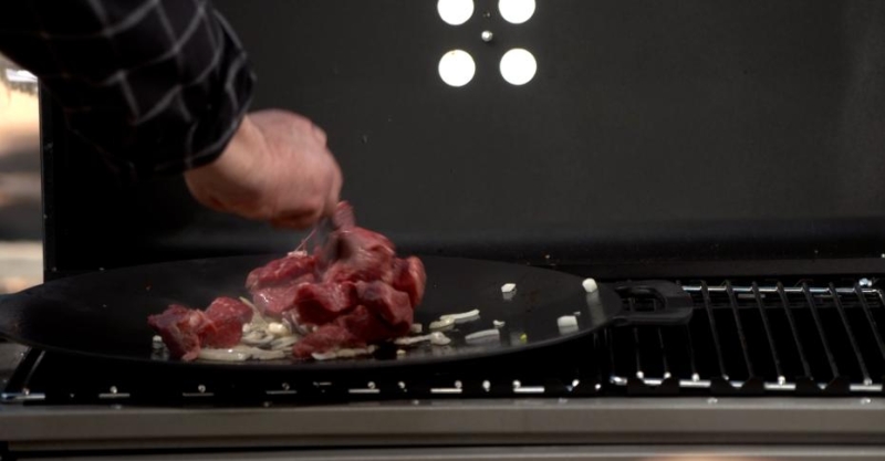 Бургеры с манго, оджахури и баранина с наршарабом