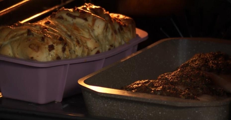 Лосось с соусом из оливок