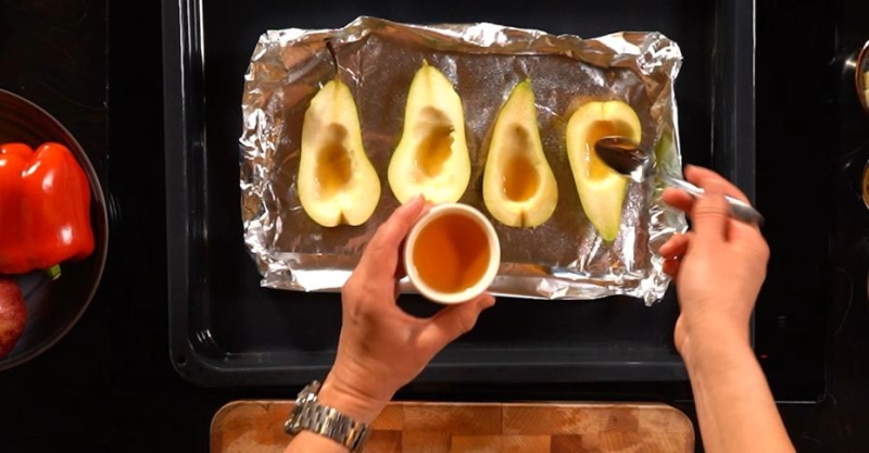 Груши, запечённые с горгонзолой