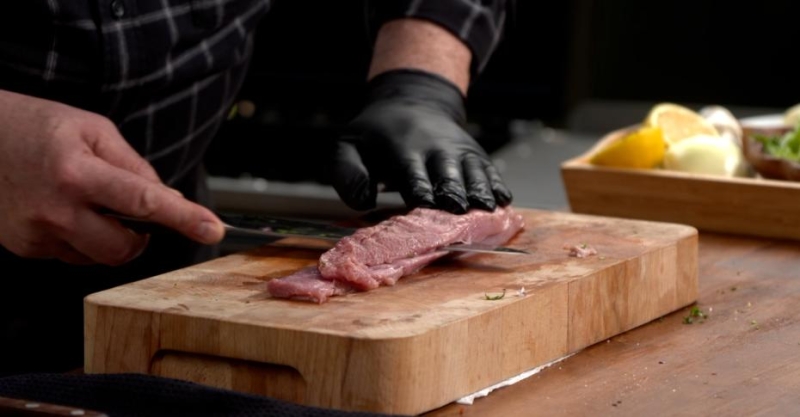 Лонгеры с кебабом и свиной «змейкой»