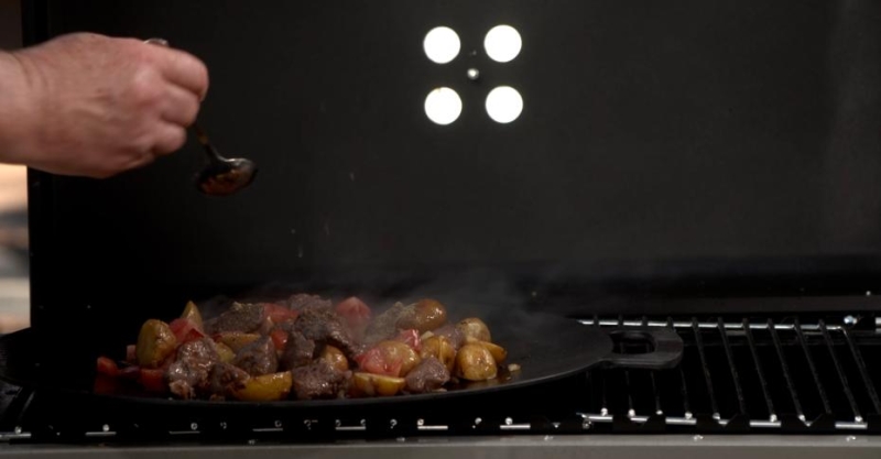 Бургеры с манго, оджахури и баранина с наршарабом