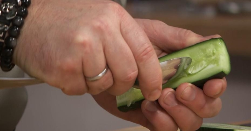 Салат с баклажанами и битыми огурцами