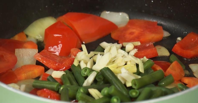 Куриный попкорн с овощным гарниром