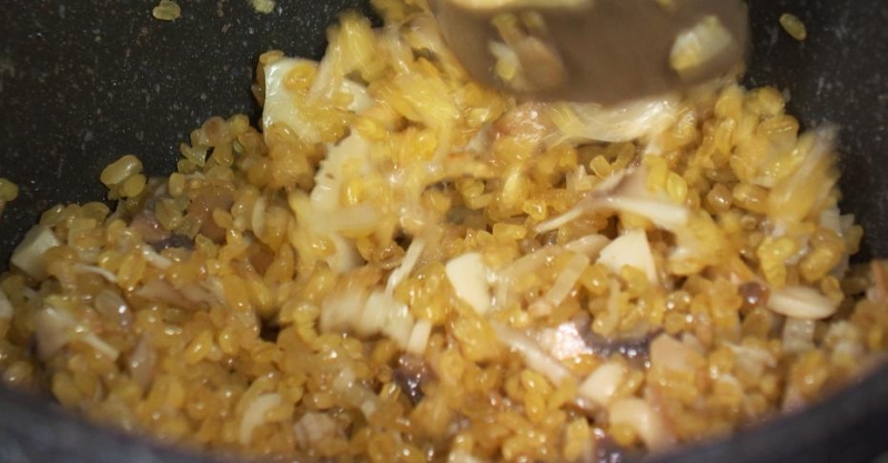 Булгур с грибами и яйцо по-шотландски