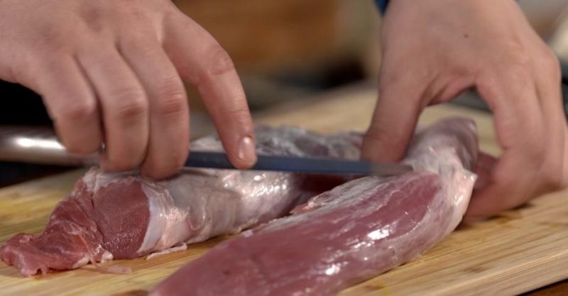 Глазированные медальоны и салат