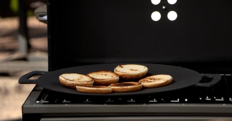 Бургеры с манго, оджахури и баранина с наршарабом