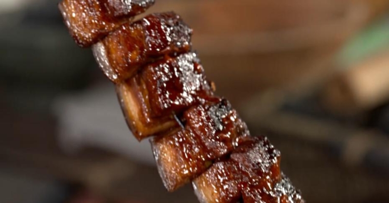 Свиная грудинка в азиатском стиле и закуска из лаваша