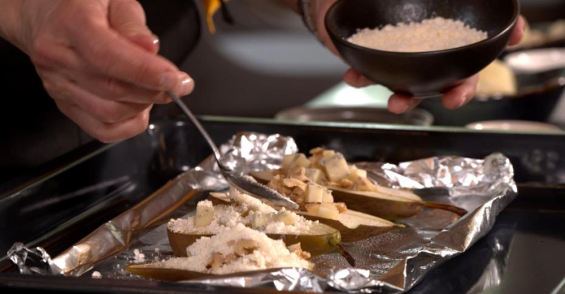 Груши, запечённые с горгонзолой