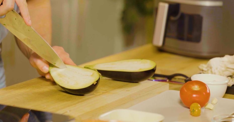 Запечённый баклажан с моцареллой