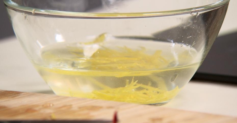 Форель, маринованная со свекольным соком