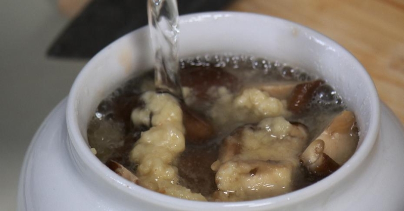 Жаркое из свинины с картофелем и грибами шиитаке