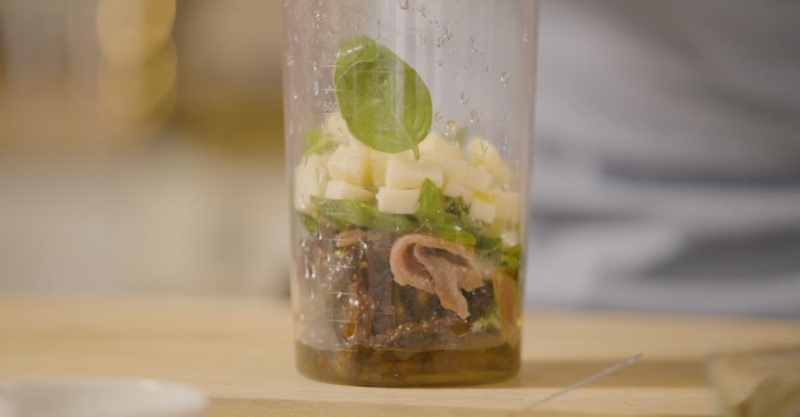 Намазка из вяленых томатов с тостами