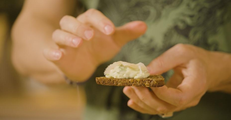 Намазка из авокадо с хрустящими тостами