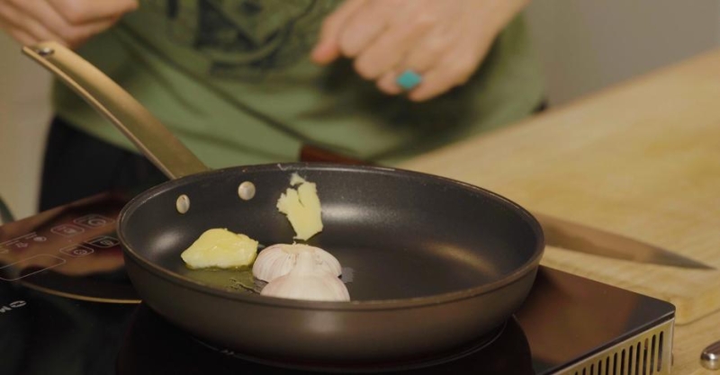 Отбивные с золотистым картофелем