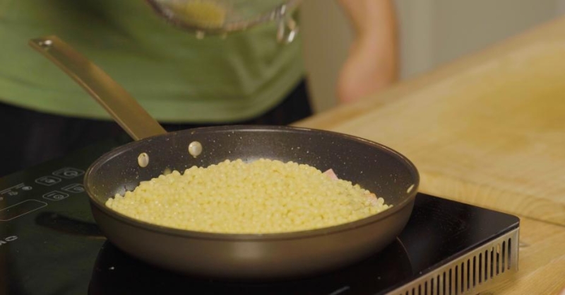 Птитим с копчёной грудинкой и адыгейским сыром