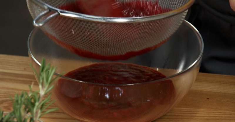 Манник с тыквой и пряным ягодным соусом