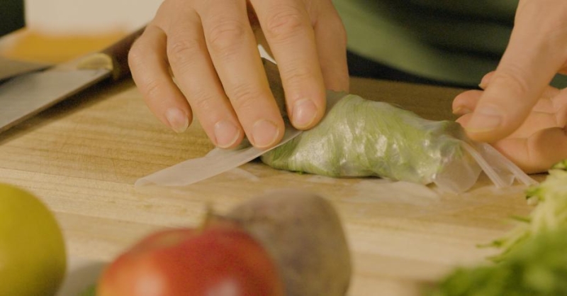 Спринг-роллы с креветками и устричным соусом