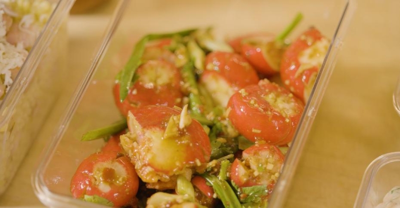 Пряный салат из битого редиса