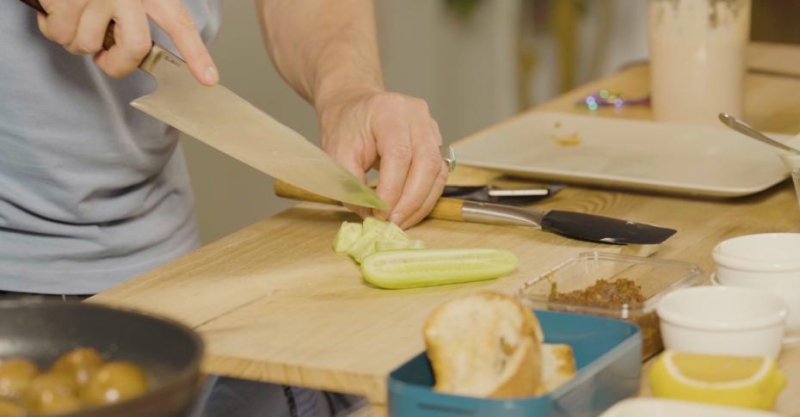 Салат нисуаз с перцем халапеньо