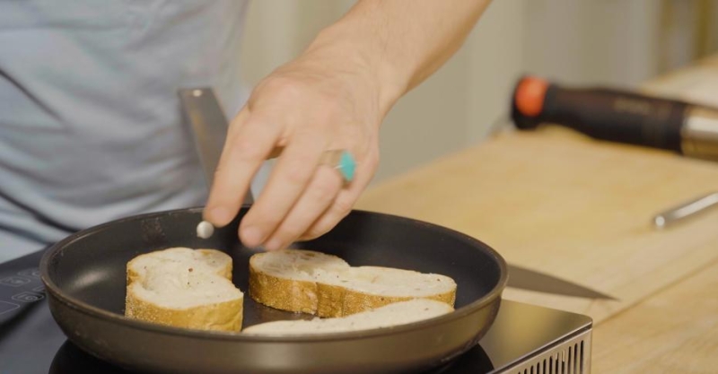 Намазка из вяленых томатов с тостами