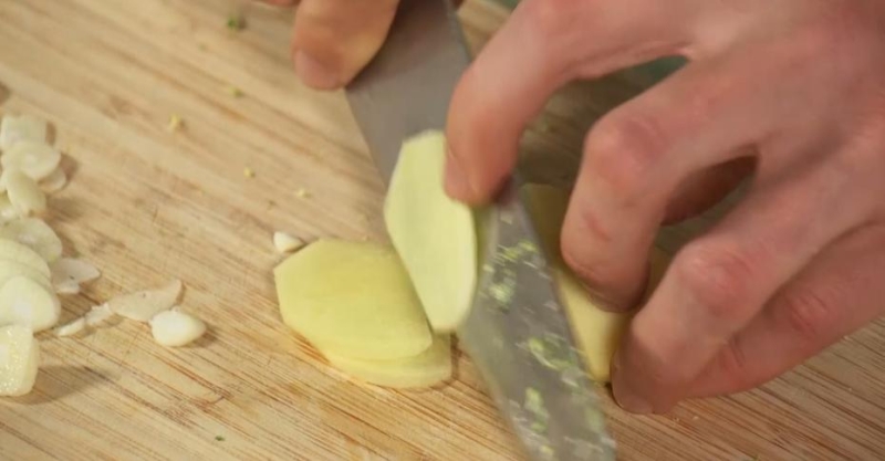 Филе лосося в апельсиновой глазури с гречневой лапшой