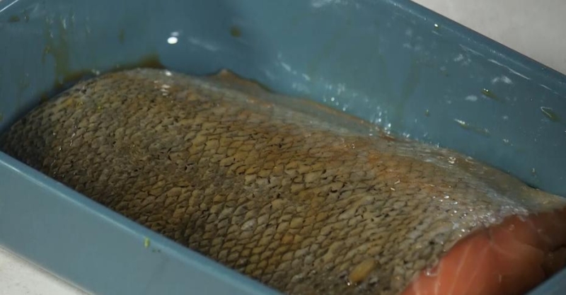 Филе лосося в апельсиновой глазури с гречневой лапшой