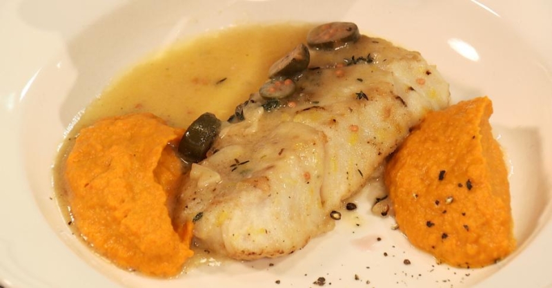 Треска с морковным пюре