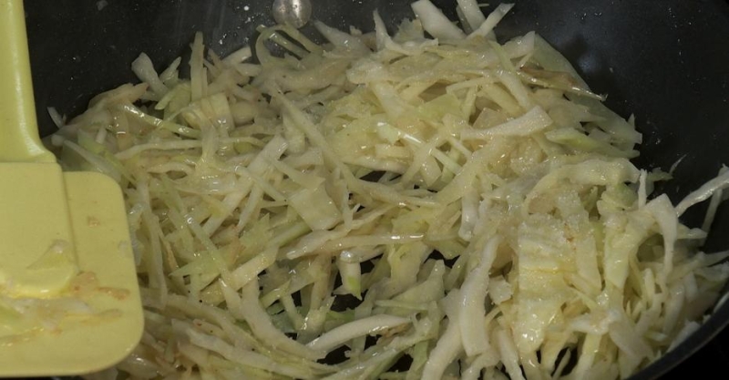 Свинина и капуста тушёная с чечевицей