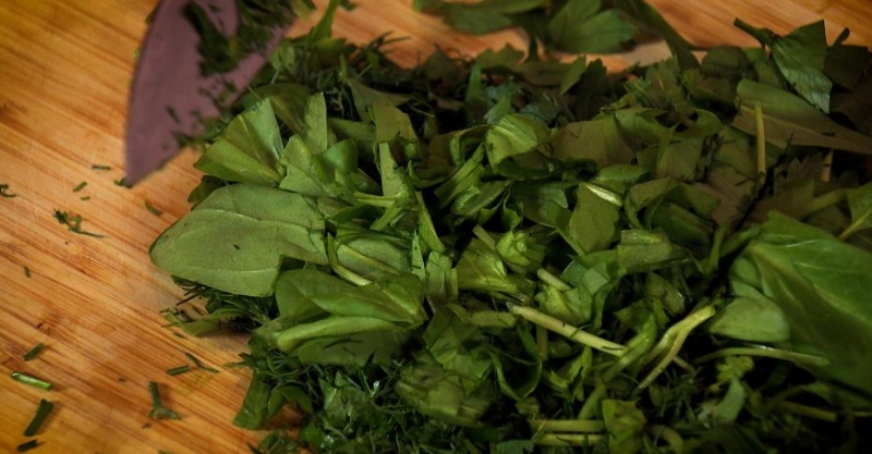 Сибас с зелёным пюре и соусом