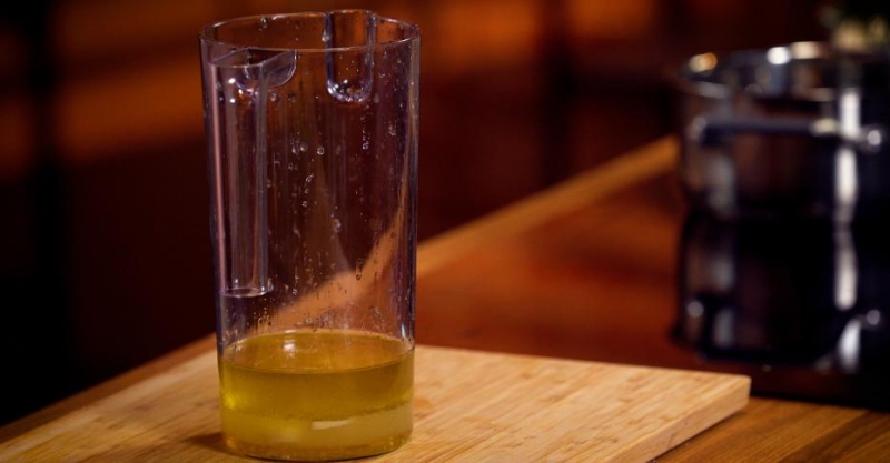 Сибас с зелёным пюре и соусом