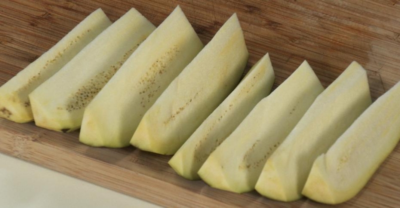 Хрустящие баклажаны с дзадзики и терияки