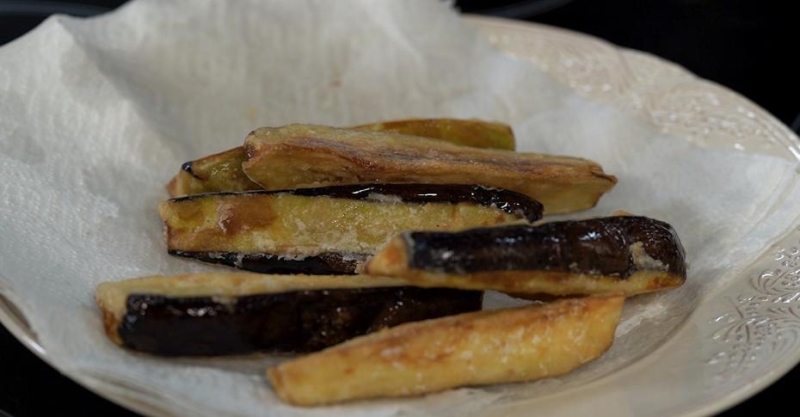 Хрустящие баклажаны с дзадзики и терияки