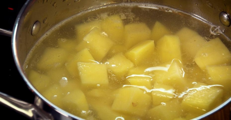 Сибас с зелёным пюре и соусом