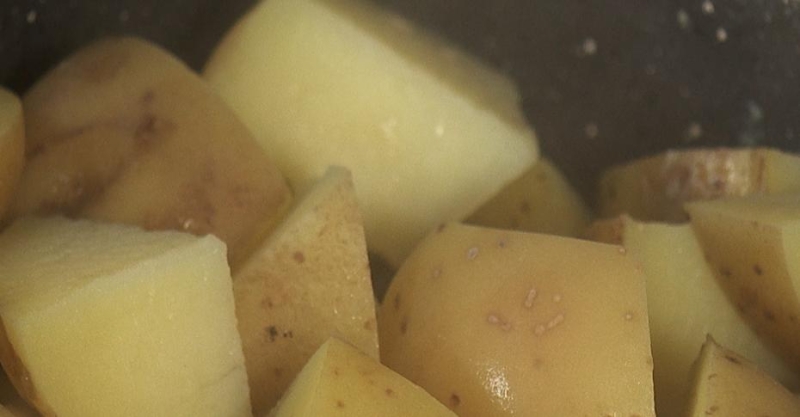 Бефстроганов с грибами и картофельным пюре