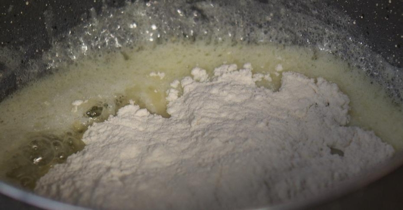 Версия бефстроганов в сливочно-горчичном соусе и картофельным пюре