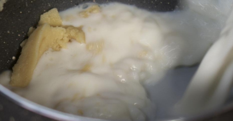 Бефстроганов с картофельным пюре и томатной пастой