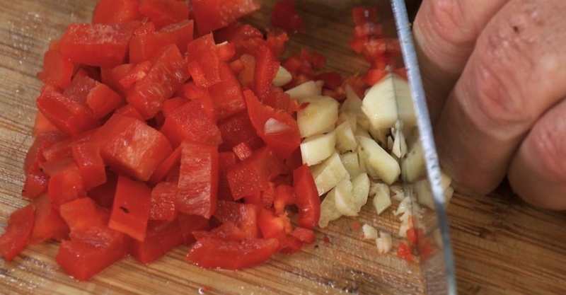 Версия грузинского остри в горшочке