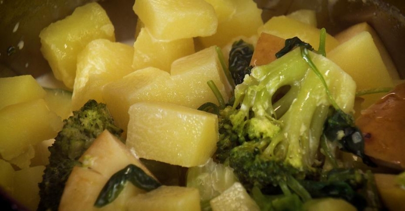 Сибас с зелёным пюре и соусом